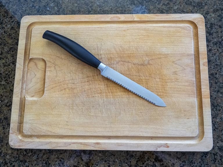 Choosing Your Ideal Pastry Knife for Perfect Cuts