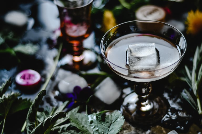 Famous Drinks and Cocktails to Try When Playing Online