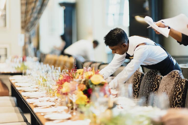 Scented Delights: Creating Inviting Restaurant Atmospheres with Floral Scents