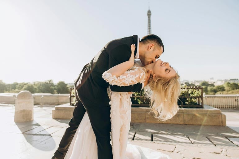 Unveiling the Enchantment of Online Dating with Ukrainian Women