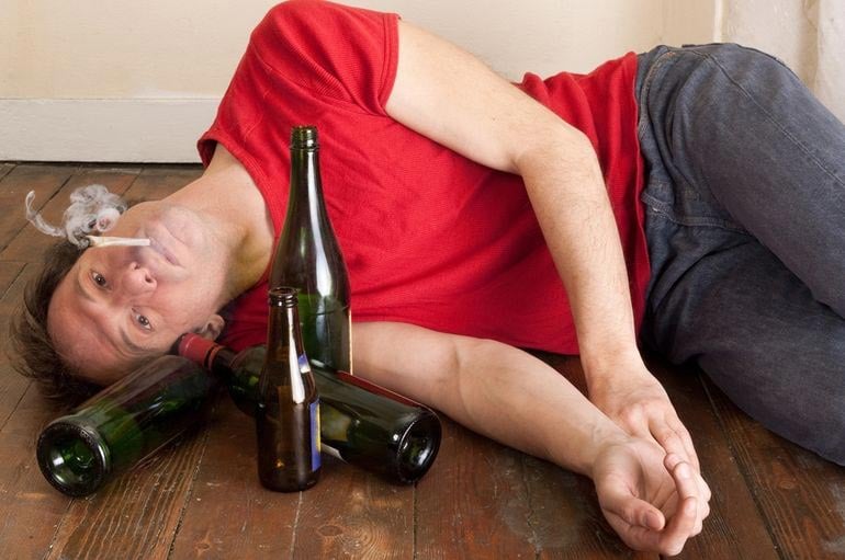 What Happens When You Smoke Weed and Drink Beer at the Same Time