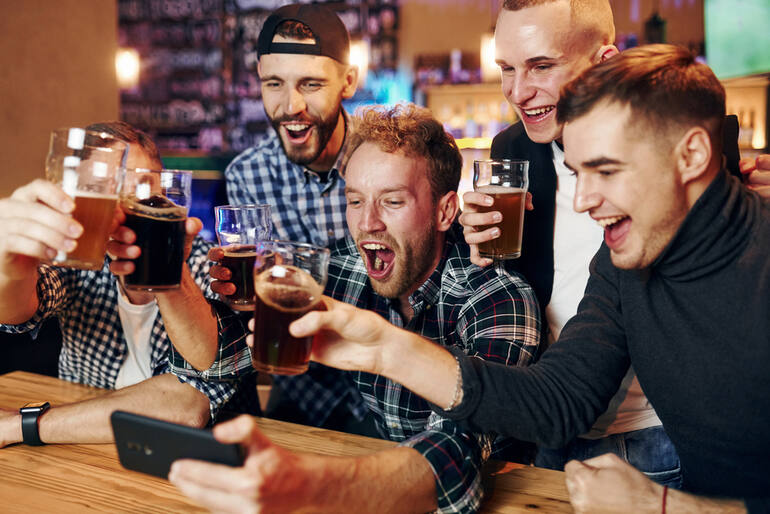 eer drinkers celebrate by watching sporting activities on a mobile phone and capturing the excitement, which can also be added to real-time charts and streaming.