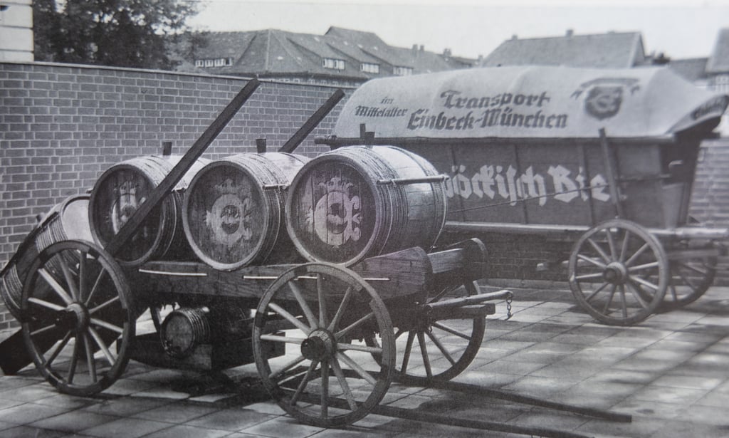 Historical image of Einbecker Brewery barrels prepared for transport.
