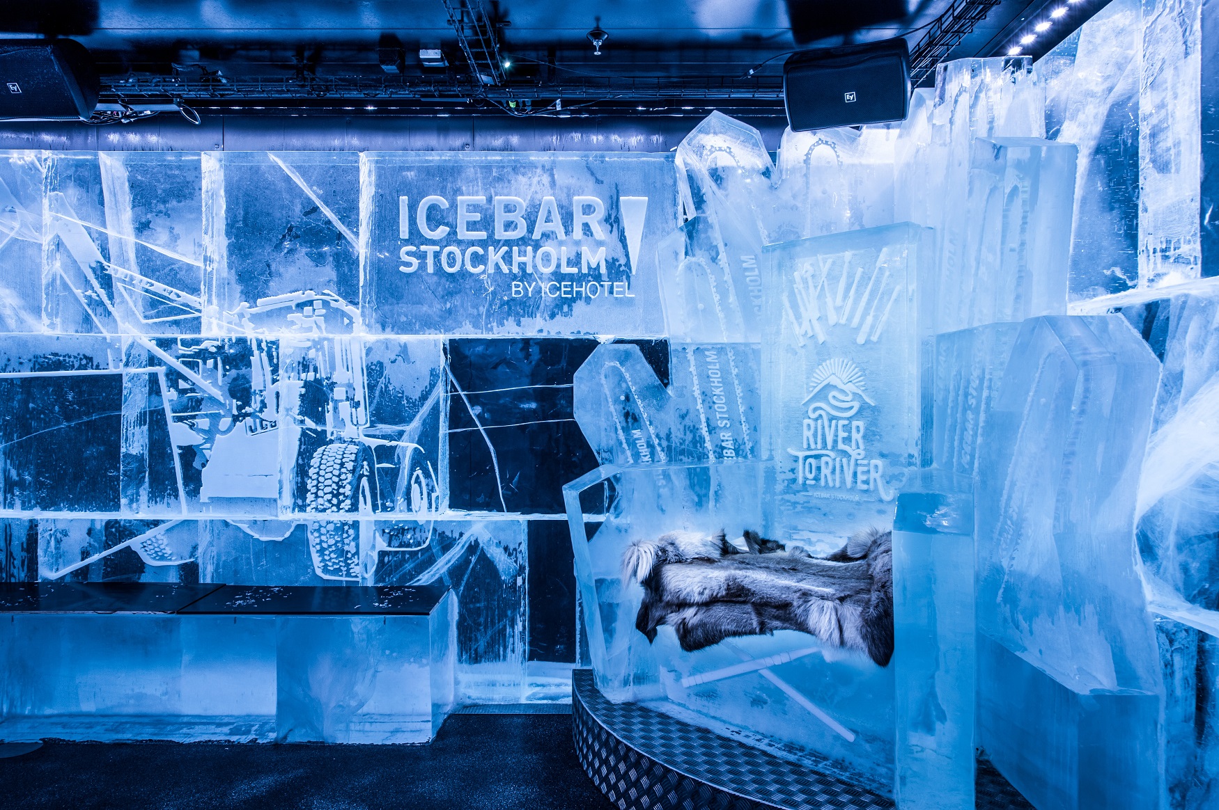 Cocktails served in Ice glasses! - Picture of Icebar Budapest