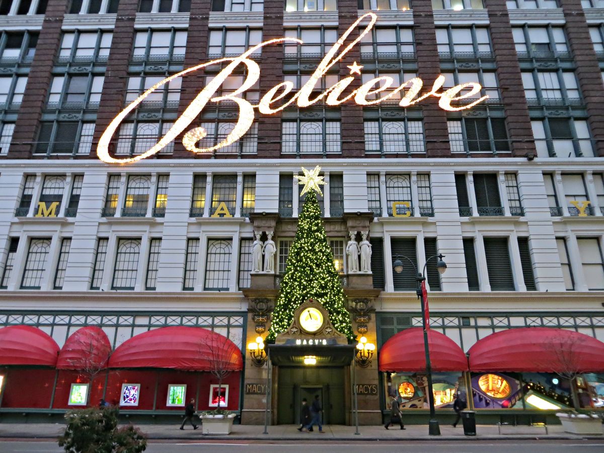 macy's on 34th street in new york at Christmas