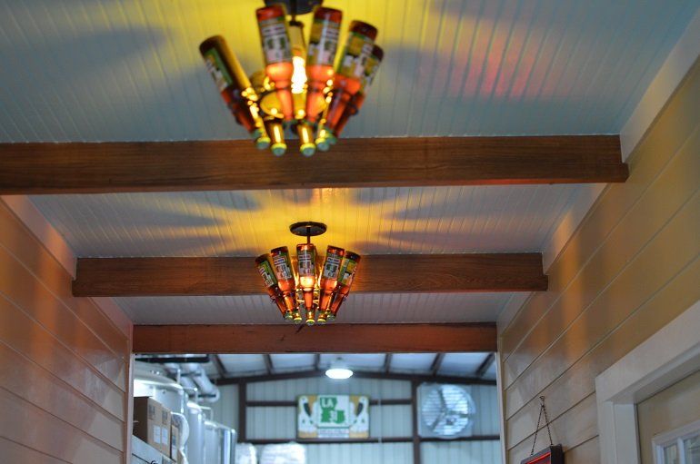 Rustic decorations add to the authentic Cajun feel of Bayou Teche. (Credit: Nora McGunnigle)