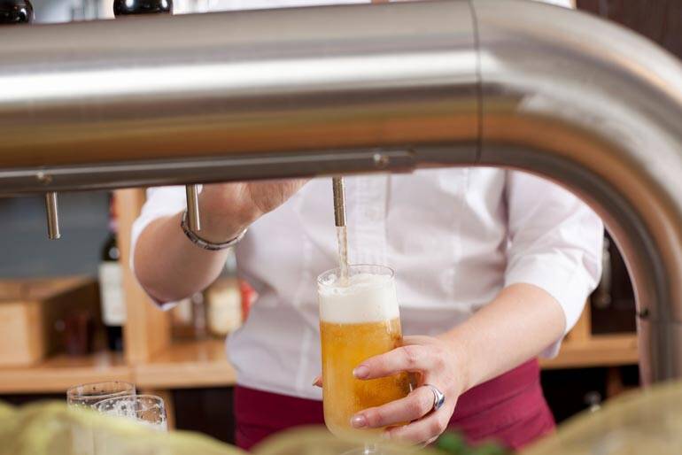 Mastering the Art and Science of Draft Beer: Tips for Optimal Yield and Quality Pouring