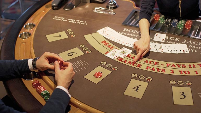 How Are Online Casinos Winning Over the Player?