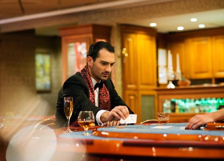 Top Popular Drinks to Order in a Casino