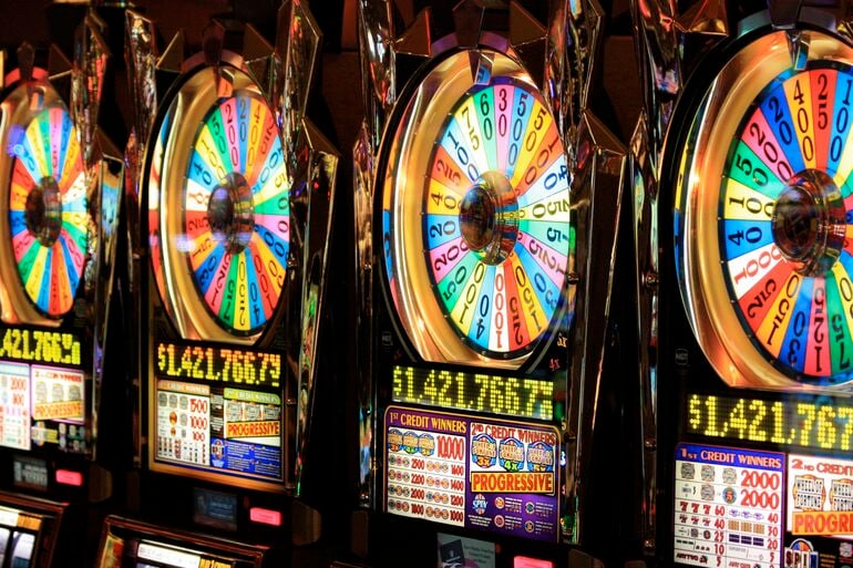 What is the story behind online slots?