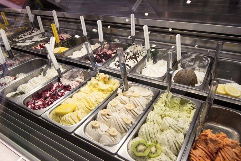 5 Compelling Reasons to Invest in a Dipping Freezer for Your Ice Cream Business