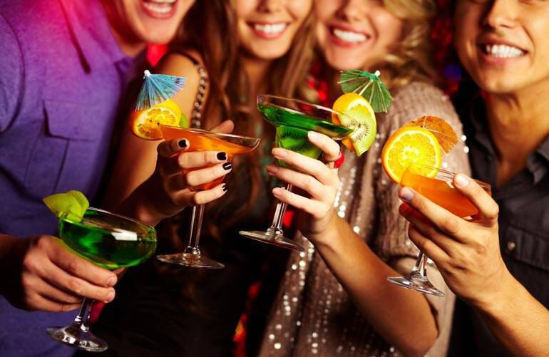 How to throw a perfect cocktail party? 9 tips that will help