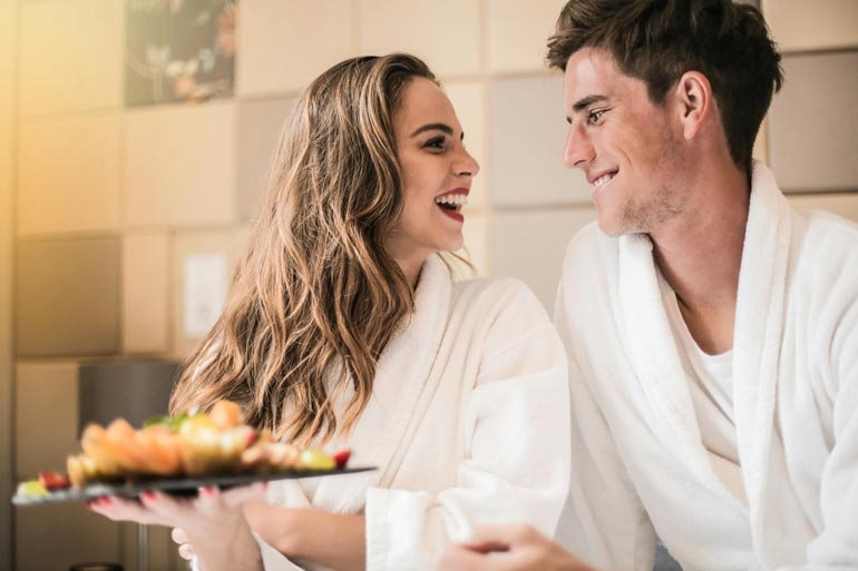 10 Date Ideas For You And Your Girlfriend To Spend A Cozy Night In