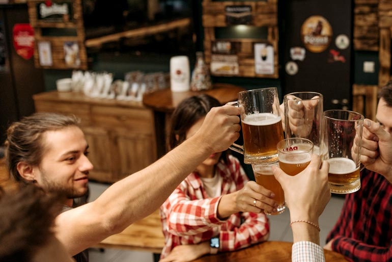 5 Tips for Planning a Memorable Night Out for Beer Lovers