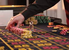 Why are online casinos better than land-based casinos?
