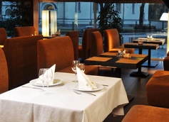Enhancing the Dining Experience: How Restaurant Chairs Impact Customer Satisfaction