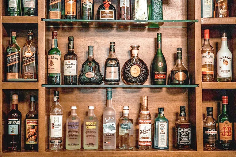 taster's club wall of spirits