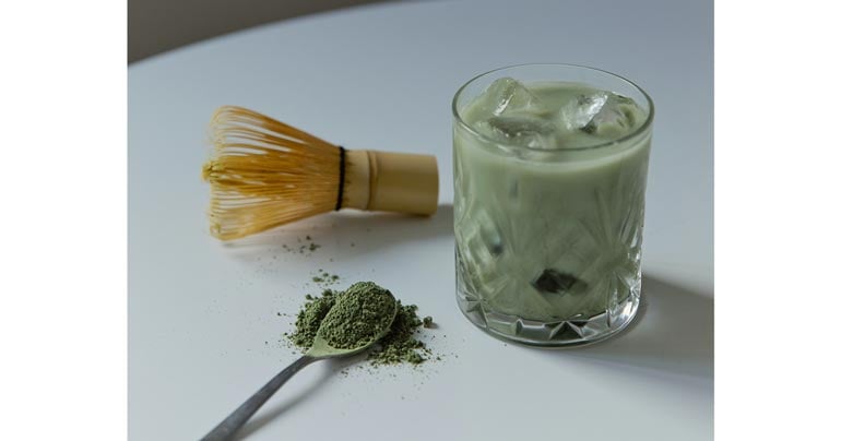 https://beerconnoisseur.com/wp-content/uploads/2025/02/7-kratom-tea-recipes-you-can-try-this-summer-to-stay-hydrated.jpg