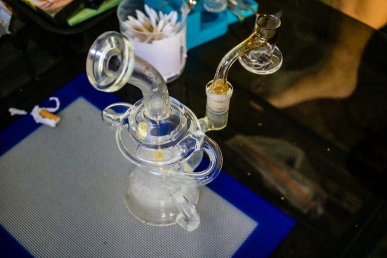 Dab rig on a table