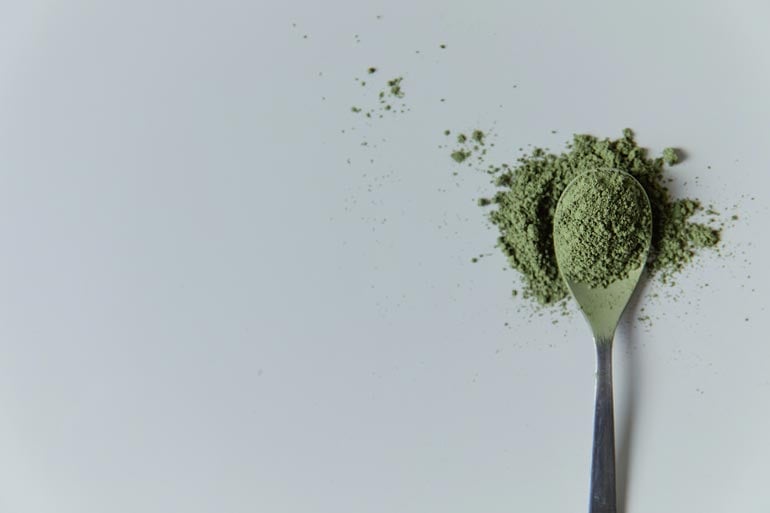 https://beerconnoisseur.com/wp-content/uploads/2025/02/exploring-kratom-powder-a-comprehensive-guide-to-its-health-pros-and-cons.jpg