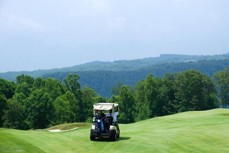 Tee Off and Toast Up – Adventure Awaits on Golf Tours and Craft Brewery Trails